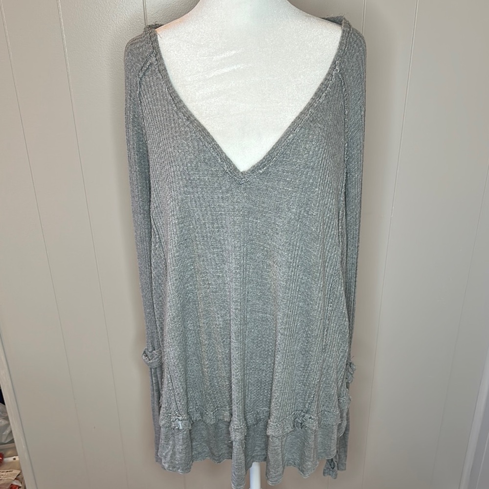 Free People Gray V-Neck Long Sleeved Waffle Knit Tee